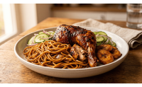 Recette Bami surinamais au poulet caramélisé, plantain & concombre aigre-doux